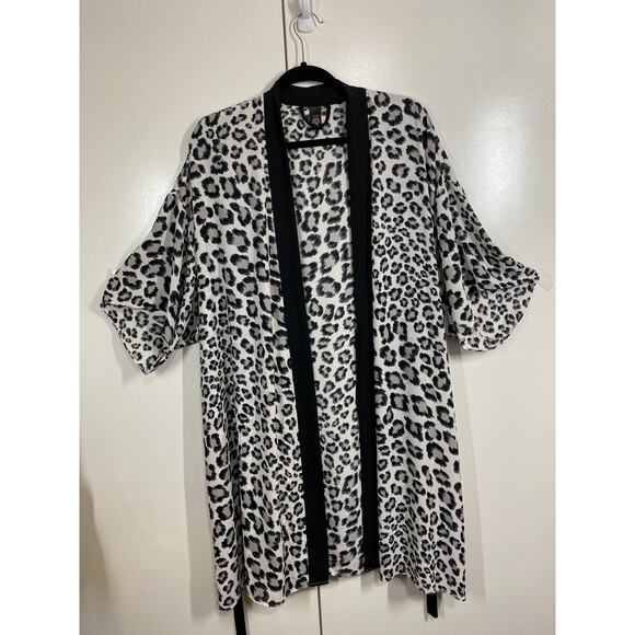 Victoria's Secret Black & White Animal Print Handkerchief Kimono Robe MEDIUM - Picture 3 of 9